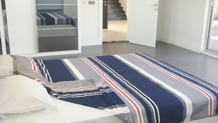 Individuelle Designer-Villa mit Panoramablick aufs Meer