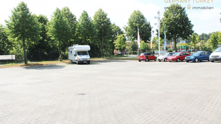 Voll ausgestattetes Autohaus zwischen drei Großstädten und inmitten bekannter Freizeitattraktionen