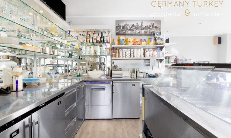 Ein Traum wird wahr: Ihr eigenes prämiertes Eiscafé mitten in Hamburg wartet auf Sie!