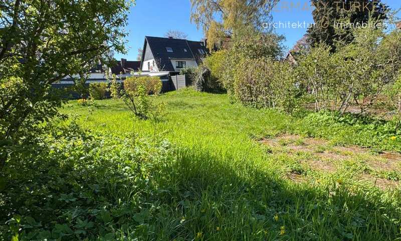 Gut gelegenes Grundstück: Bauvorbescheid liegt vor