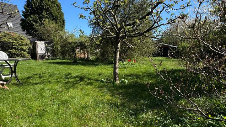 Gut gelegenes Grundstück: Bauvorbescheid liegt vor