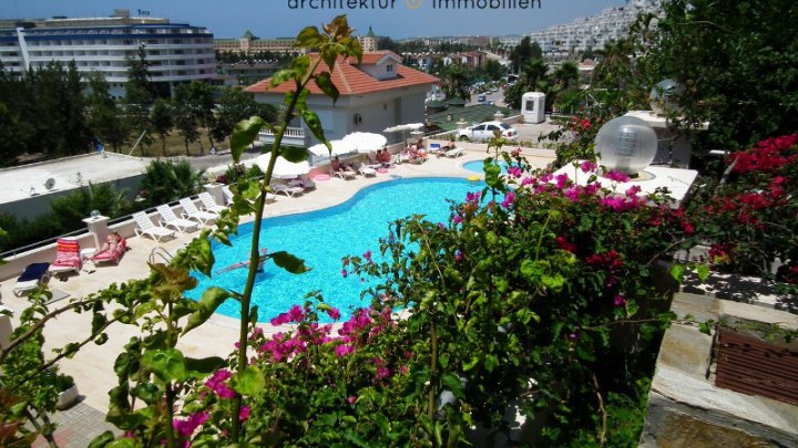 Sehr gepflegte und zentrale Wohnung mit kleinem Garten