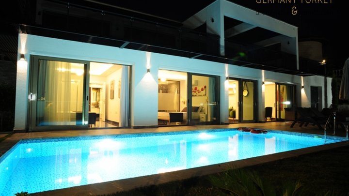 Exklusive, Luxusterrassenvillen in Toplage