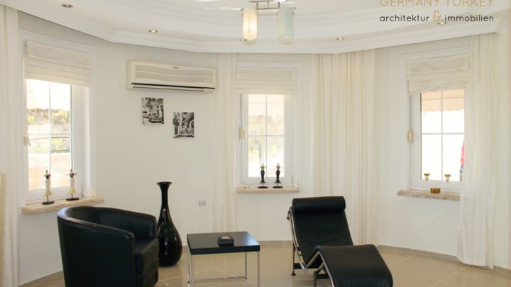 komplett eingerichtete Villa