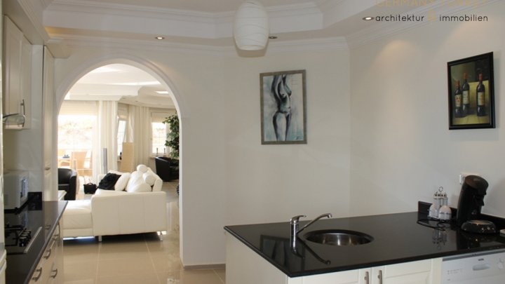 komplett eingerichtete Villa