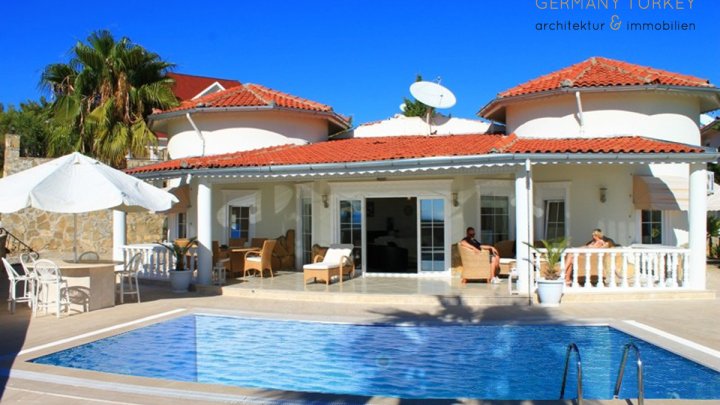 komplett eingerichtete Villa