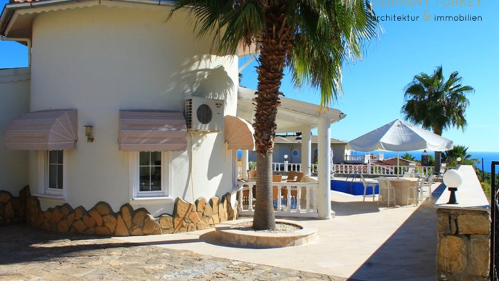 komplett eingerichtete Villa