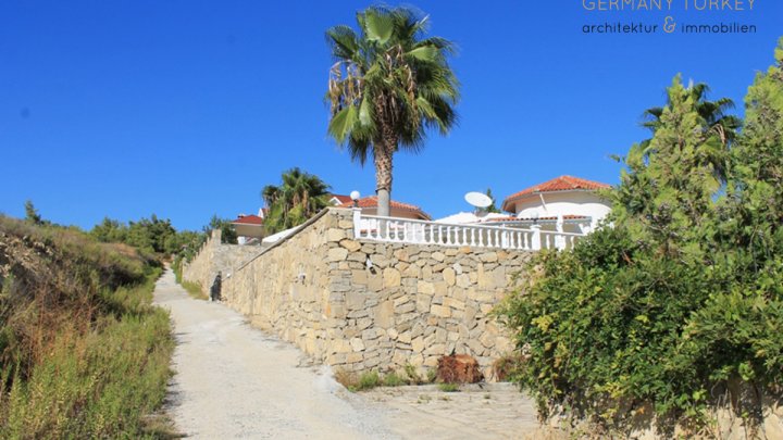 komplett eingerichtete Villa