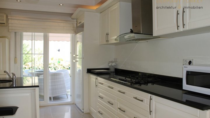 komplett eingerichtete Villa