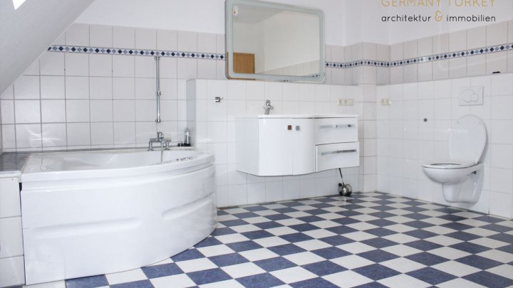 Im Grünen und bestens angebunden wohnen: Großzügiges Einfamilienhaus in Hamburg-Jenfeld