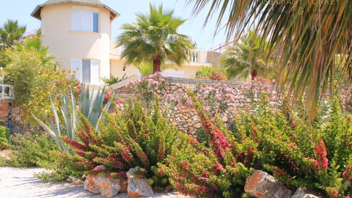 komplett möblierte Villa