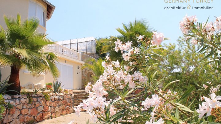 komplett möblierte Villa