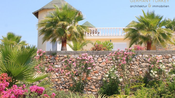 komplett möblierte Villa